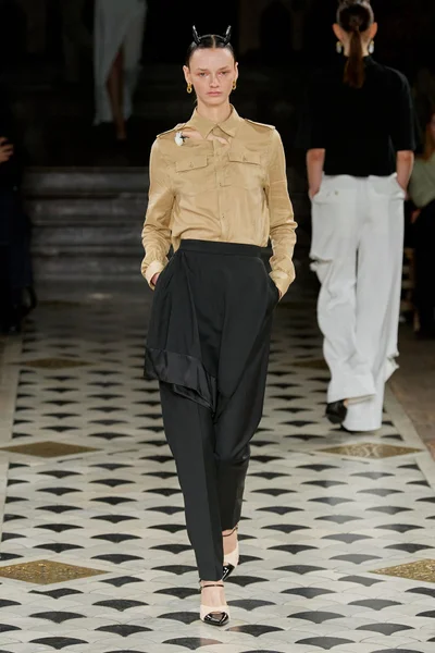 Look 12